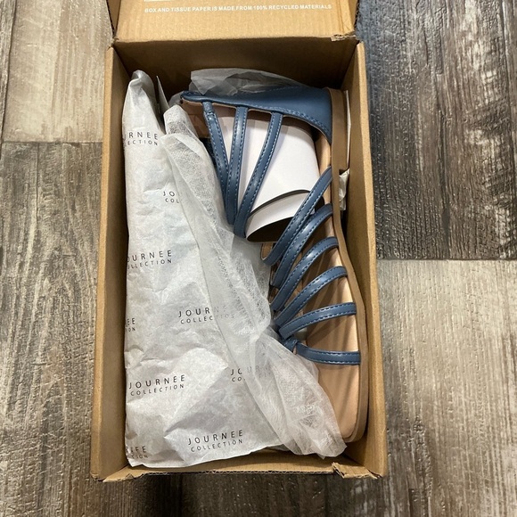 Journee Collection Navy and Tan Strappy Sandals Size 8.5 - Picture 9 of 12